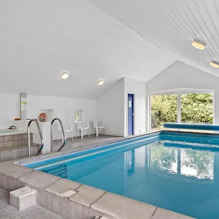 Σπίτι διακοπών Amazing In With Indoor Swimming Pool *
